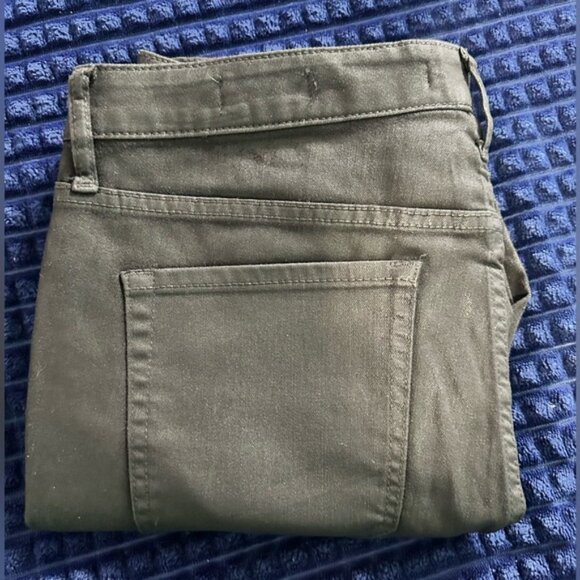 Meet your Posher Renée - Picture 3 of 5